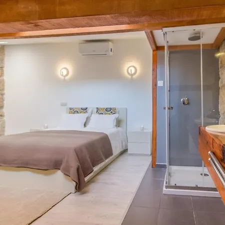 Gaia Stone House דירה