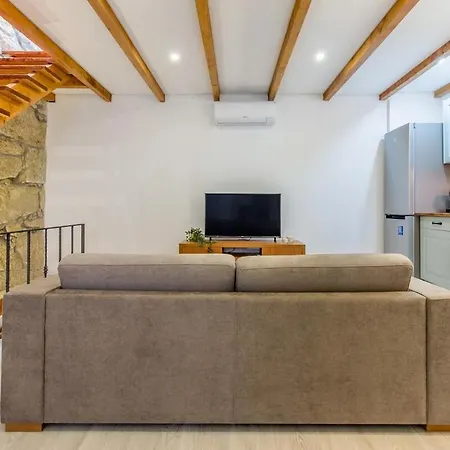 Gaia Stone House דירה *