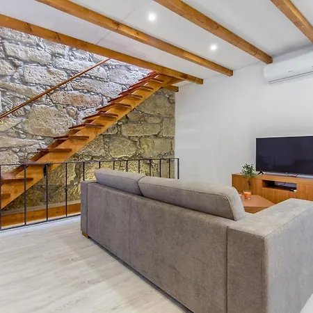 דירה Gaia Stone House *